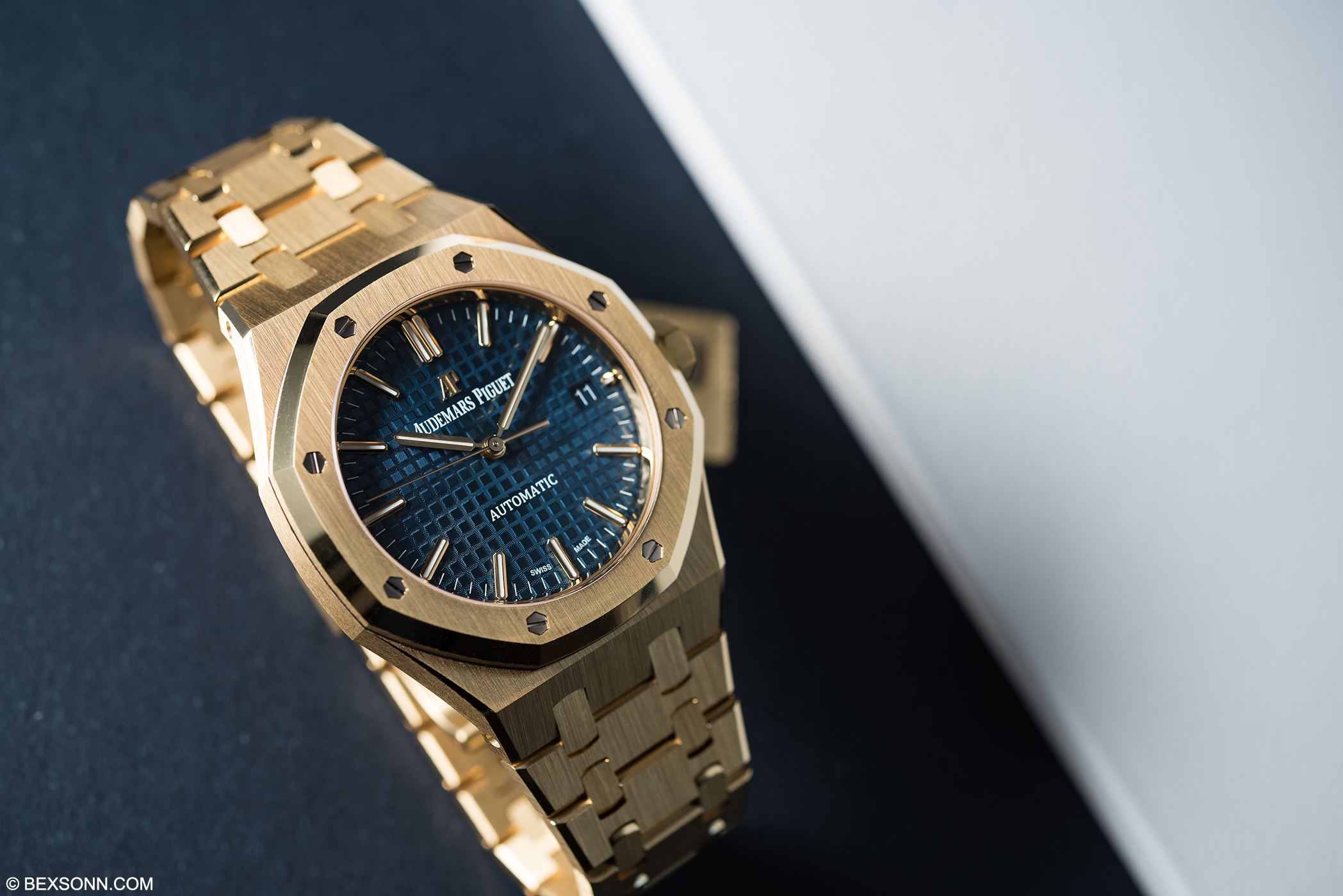 Hands-on The New Yellow Gold Audemars Piguet Royal Oak 15450 – BEXSONN