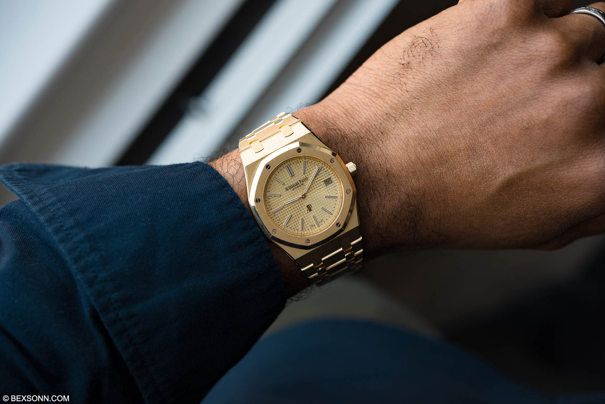 Hands-On The New Audemars Piguet Royal Oak Extra Thin ‘Jumbo’ in 18 ...